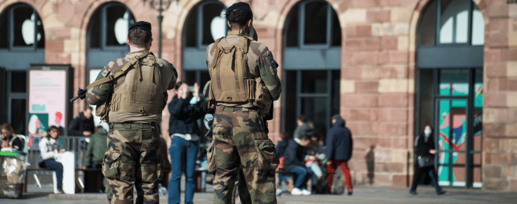 militaires.